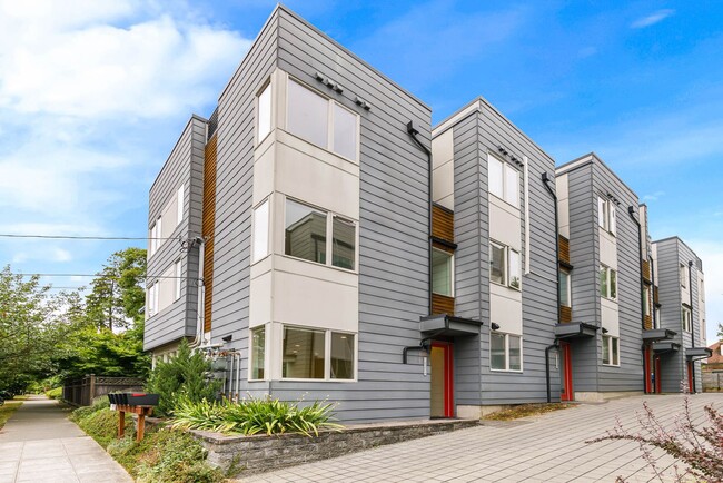 Building Photo - 3 Bedroom Modern Industrial Townhome with City Views & Rooftop Oasis