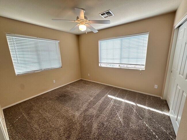 Foto del edificio - 2834 E Tracy Ln