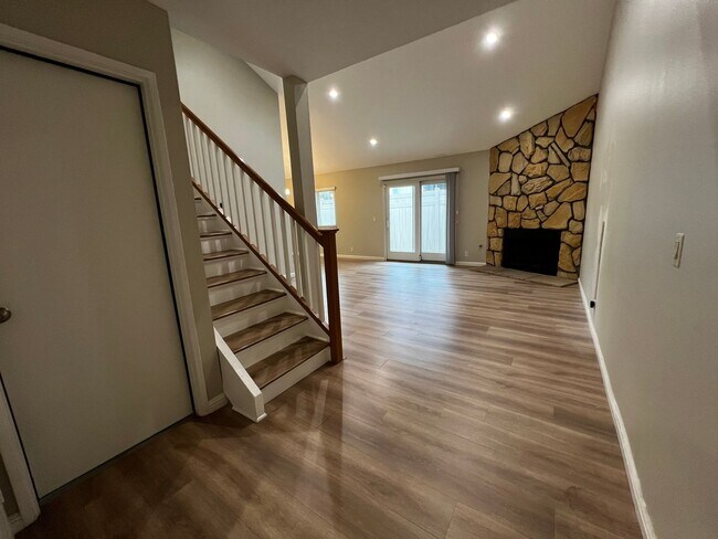 Foto del edificio - 2 Bedroom 1.5 Bath Townhouse Condo for Ren...