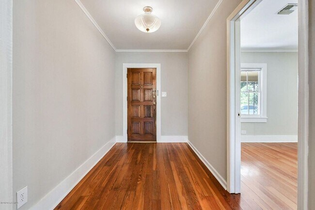 Building Photo - 3 bedroom home in the Saint Streets!