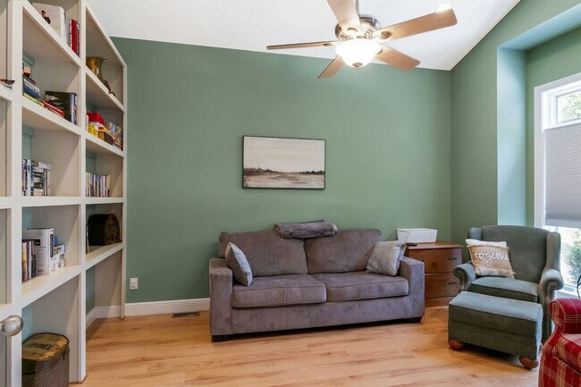 Foto del edificio - 140 Crane Ln