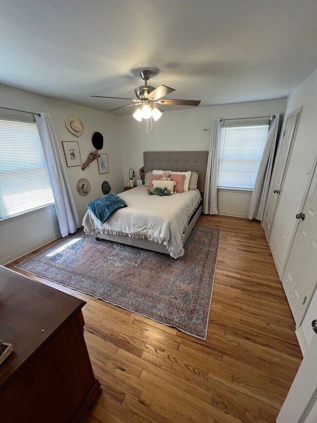 Foto del edificio - Pre Leasing for fall 2026! 3/2 in Medical District