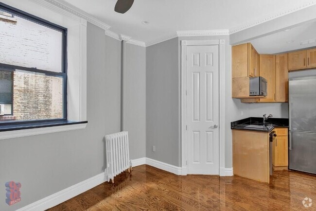 Building Photo - 326 E 35th St