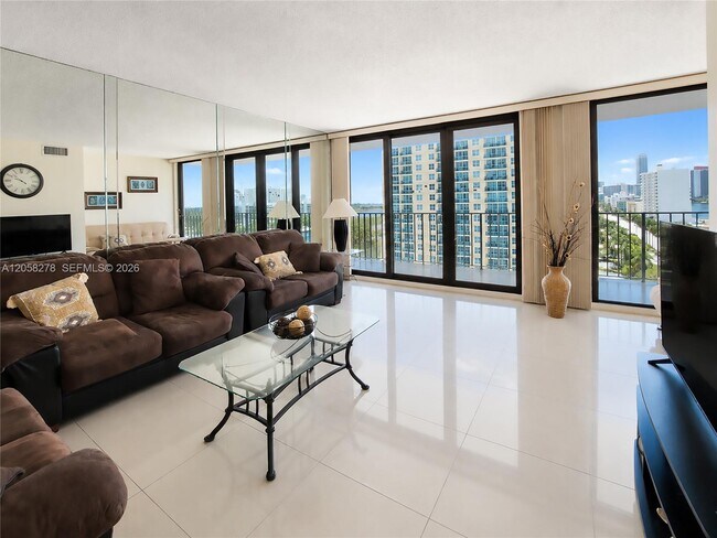 Foto del edificio - 2401 S Ocean Dr