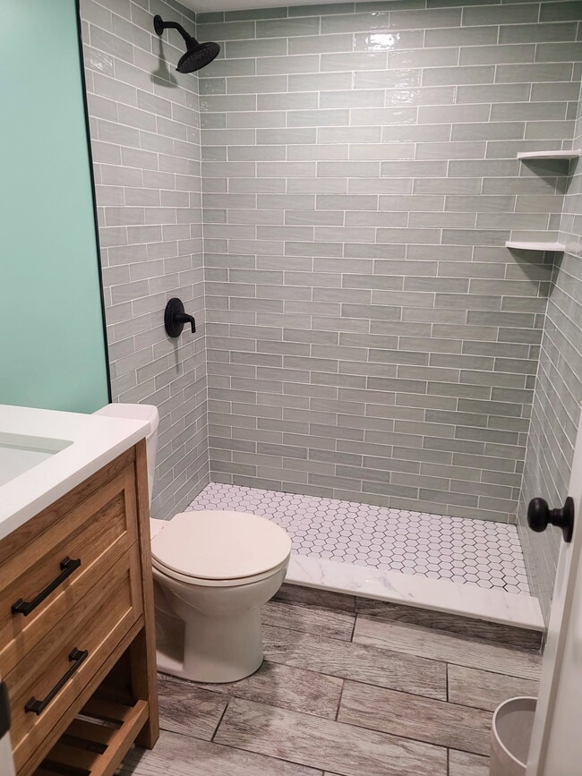 Building Photo - 133 N Country Rd