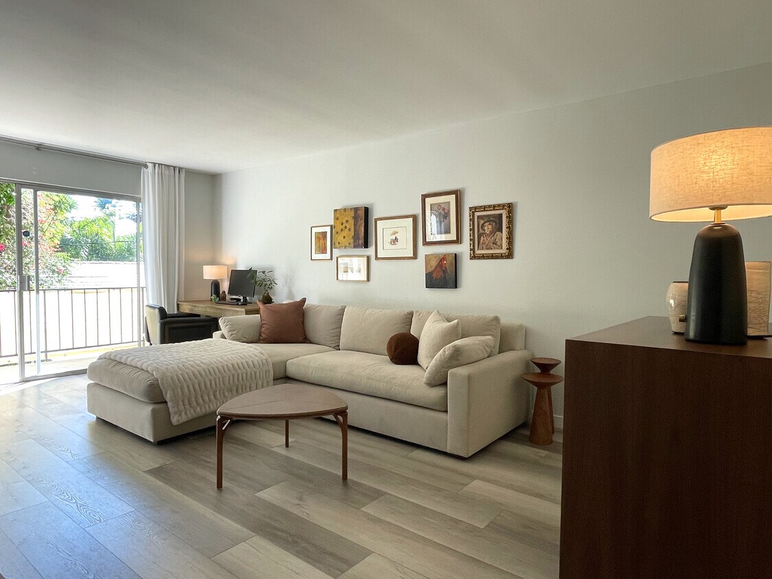 Foto principal - 404 San Vicente Blvd