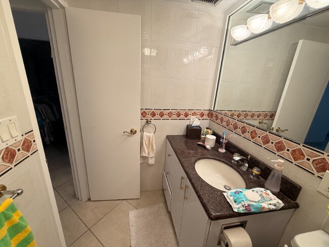 Building Photo - 5825 Collins Ave