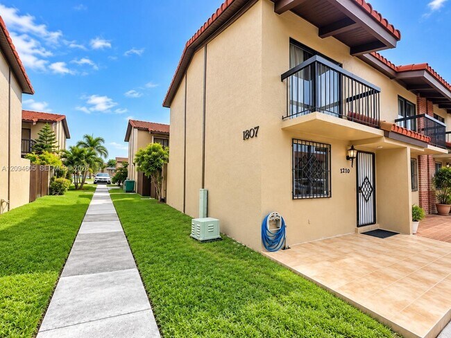 Building Photo - 1807 SW 107th Ave