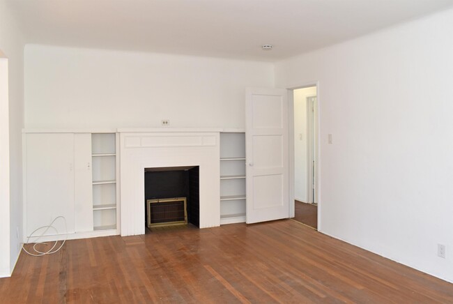 Building Photo - 17 Baker Ln