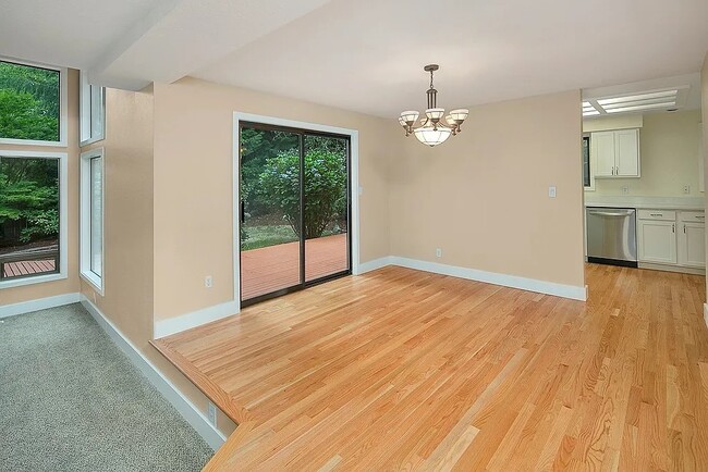 Building Photo - 11704 NE 73rd St