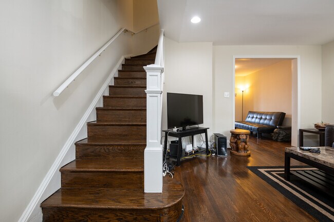 Foto del edificio - 1416 Ridge Pl SE