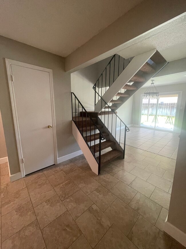 Building Photo - 326 Stafford Way