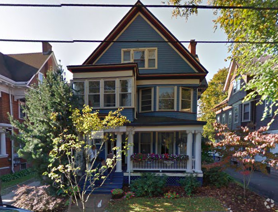 Building Photo - 94 Linden St