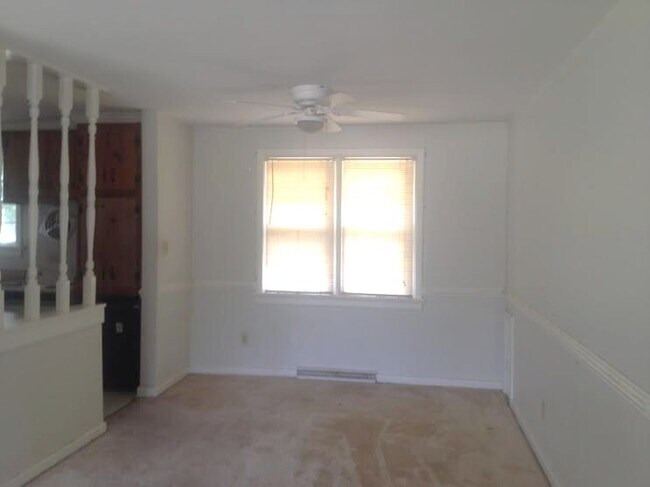 Building Photo - 7523 Mayland Dr