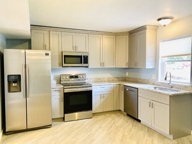 Foto del edificio - UPDATED VIRGINIA BEACH TOWNHOME FOR RENT!
