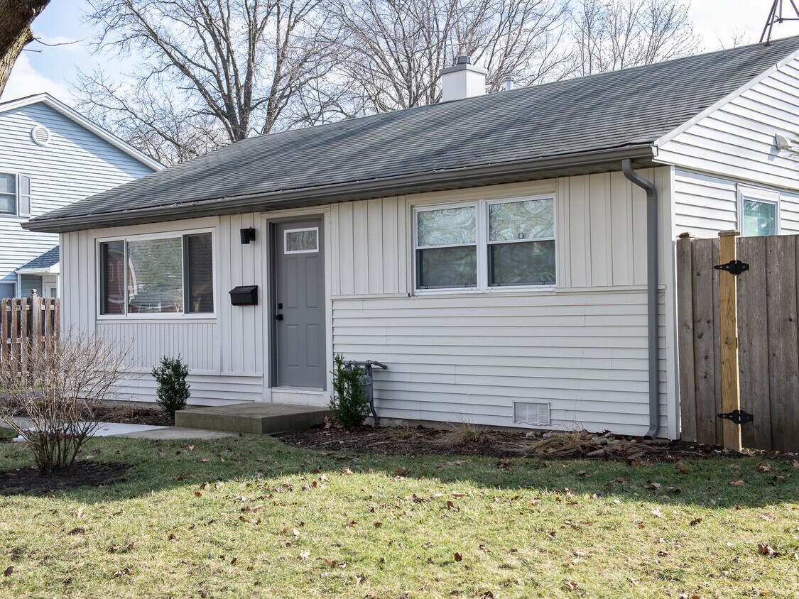 Primary Photo - 2203 Sigwalt St