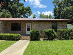 Building Photo - 283 SW Leisure Dr