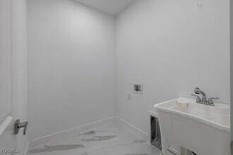 Building Photo - 875 Kidvale St