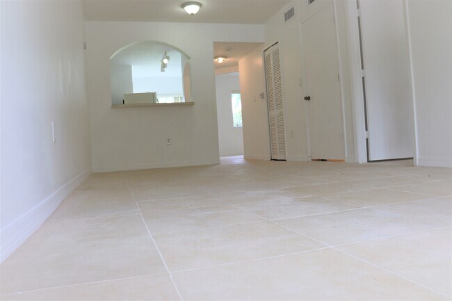 Foto del edificio - 925 NE 34th Ave