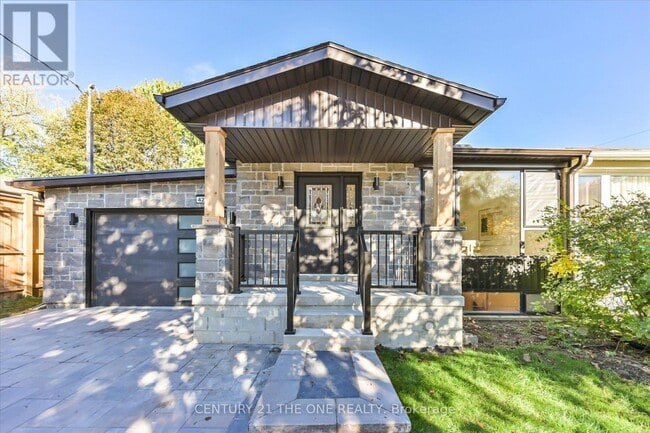 Building Photo - 421 Browndale Crescent