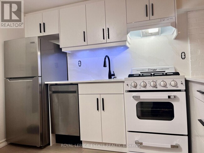 Photo du bâtiment - 5 Edgewood Gardens