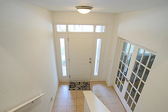 Building Photo - 721 Summit Ln