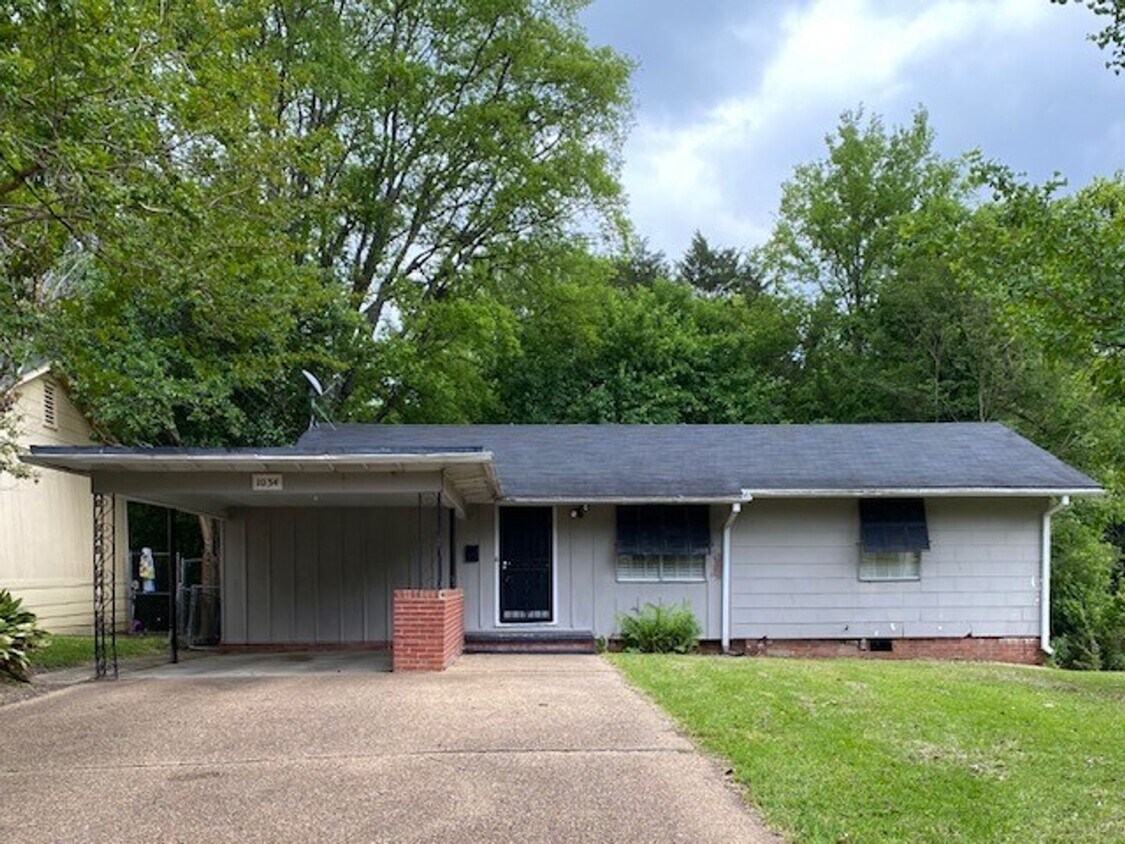 Primary Photo - Nice 3 Bedroom Home in Belhaven!!