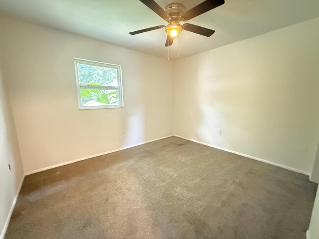 Building Photo - 12106 Watterson St