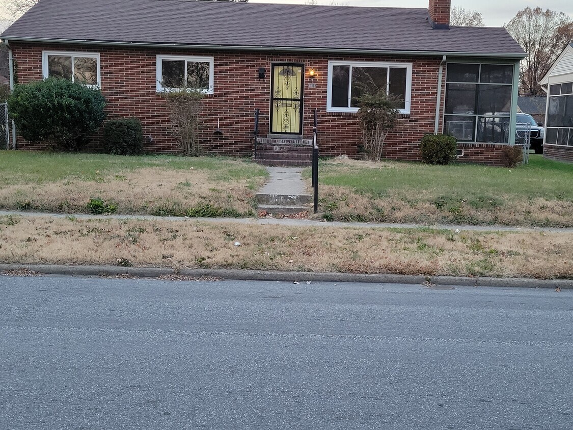 Front - 1906 N 23rd St