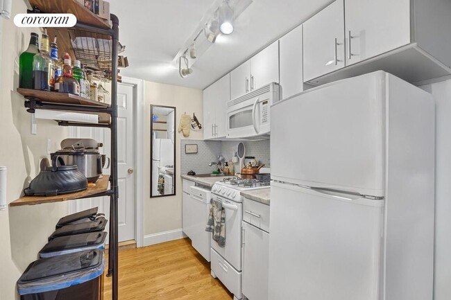 Building Photo - 163 Chrystie St