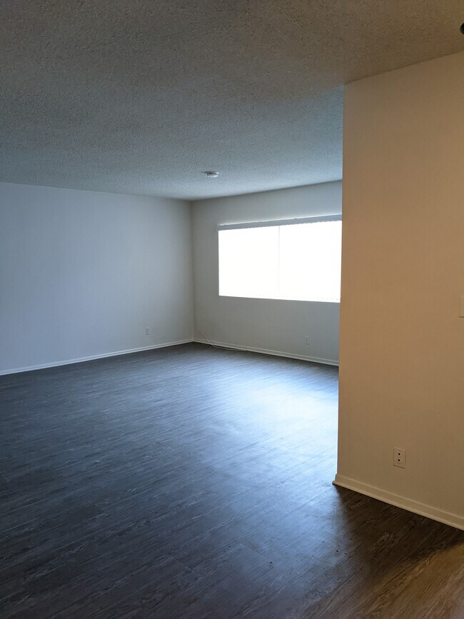 Sala de estar - 1260 Havenhurst Dr