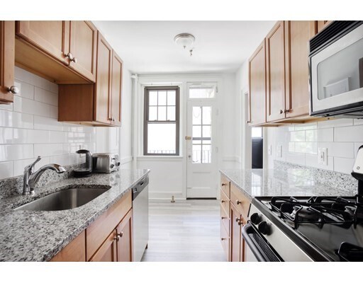 Foto del edificio - 249 Chestnut Hill Ave