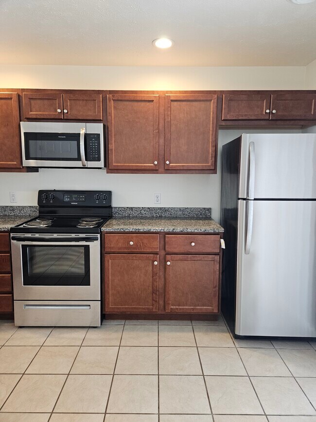 Building Photo - 34 Circuit St