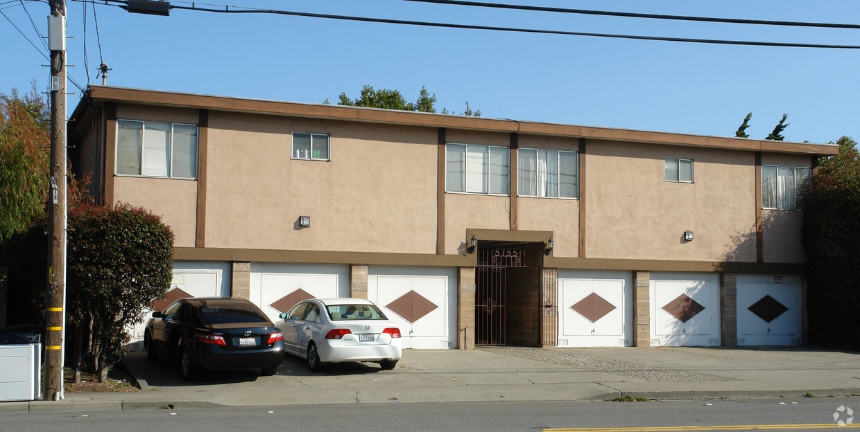 Foto del edificio - 5755 Central Ave