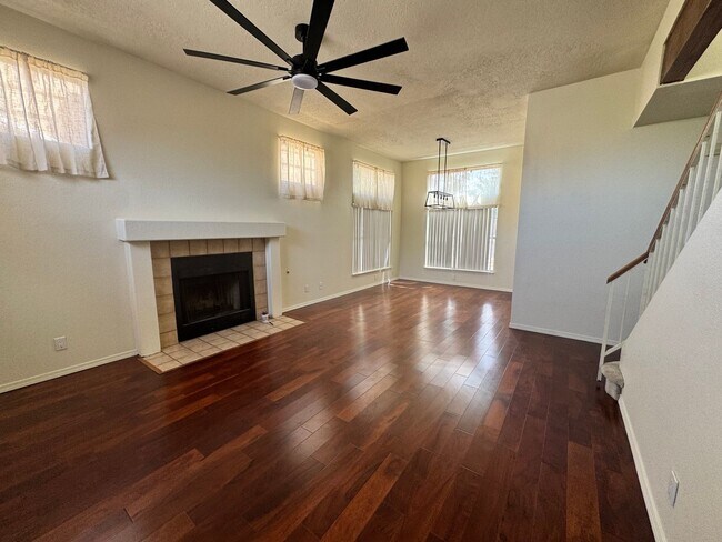 Foto del edificio - Beautiful 3 bedroom 2.5 bathroom NW Albuquerque.