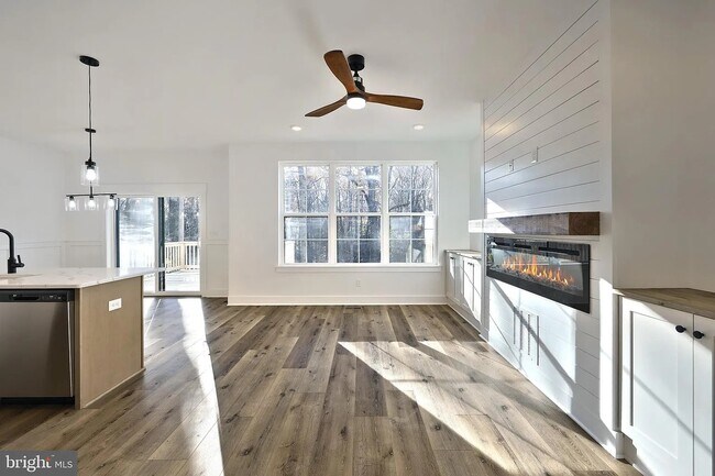 Foto del edificio - 1022 Trinity Rd