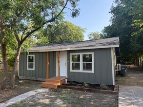 Building Photo - 410 W Lincoln Ave