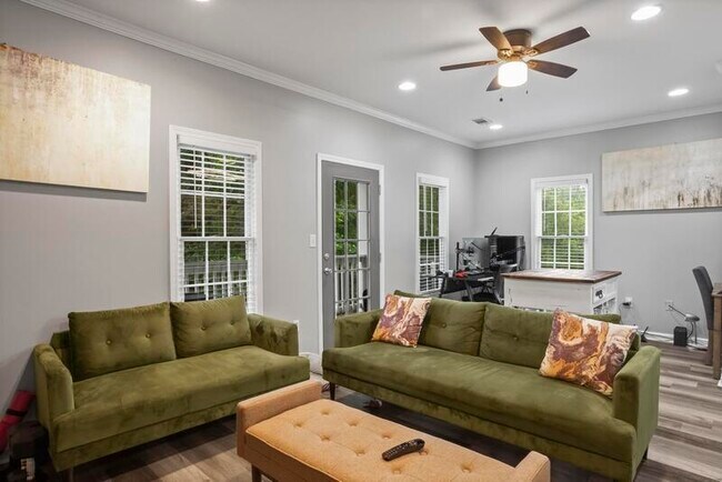 Foto del edificio - 869 Hall St NW