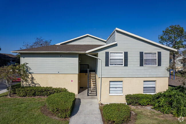 609 Golden Raintree Pl Brandon, FL 33510 - The Hamptons