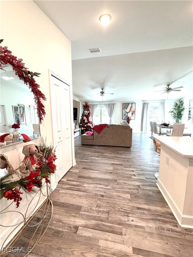 Foto del edificio - 332 NW 19th St