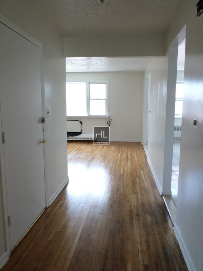 Building Photo - 25-25-25-14 14th Pl
