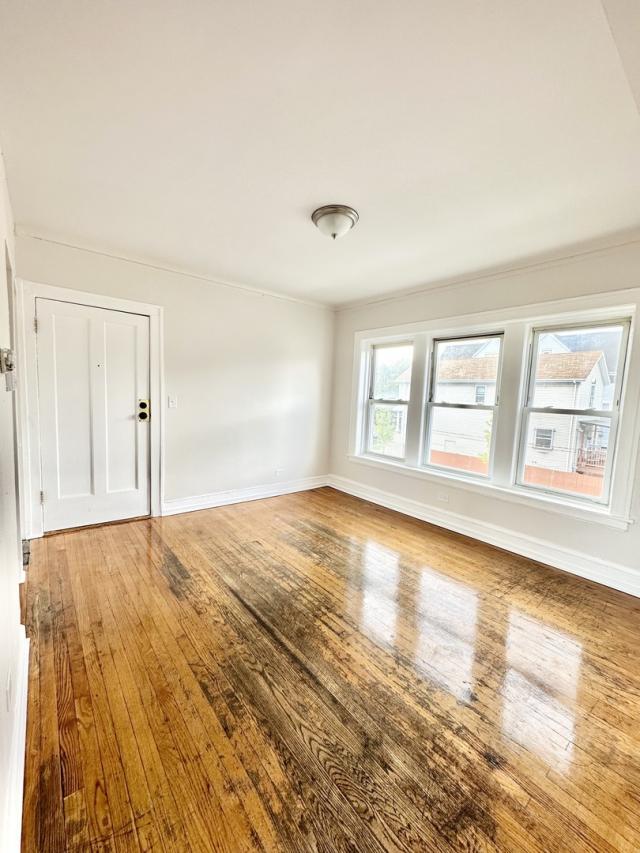 Building Photo - 2 bedroom in Chicago IL 60651