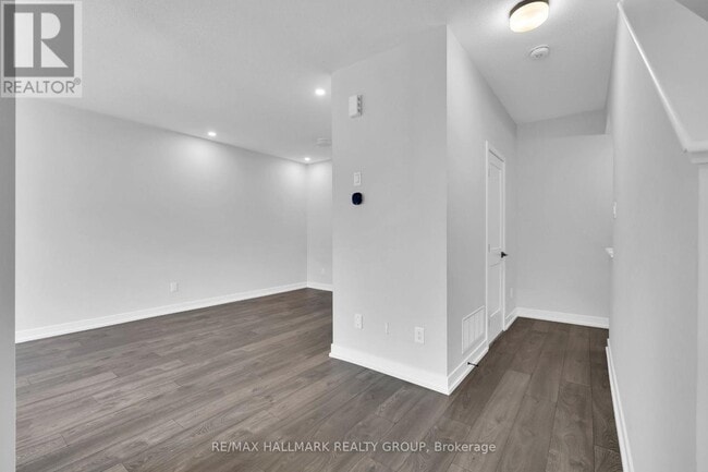 Building Photo - 233 Anyolite Private