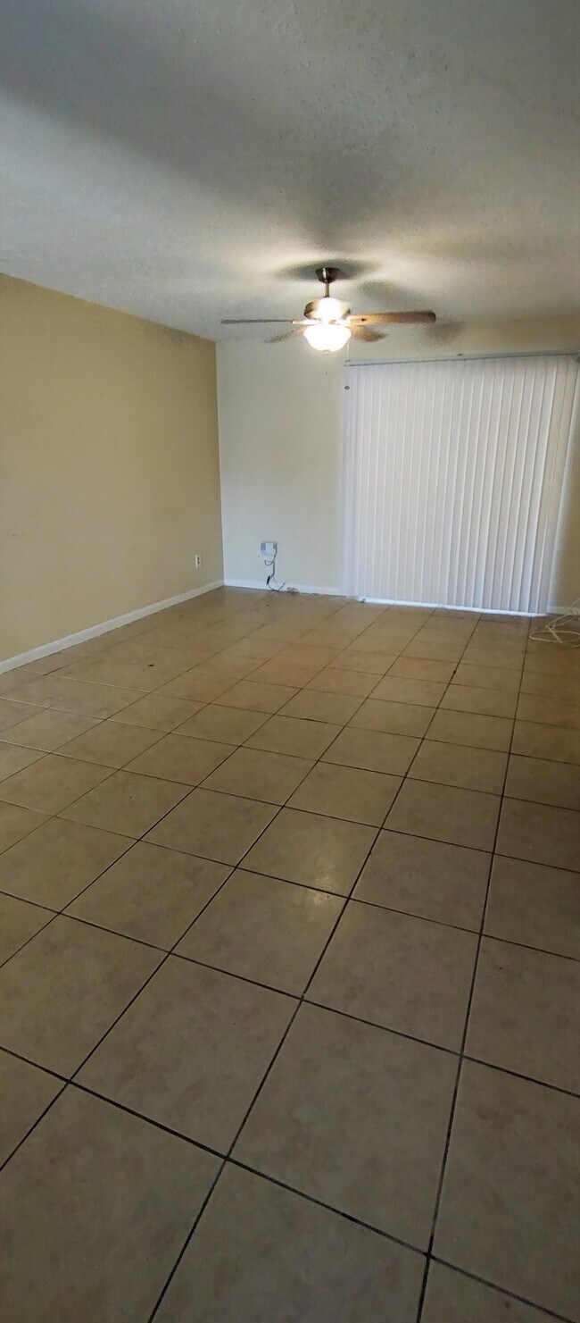 Foto del edificio - 9525 Lake Park Dr