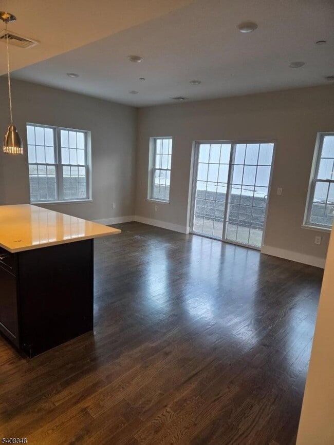 Building Photo - 59 Willet St