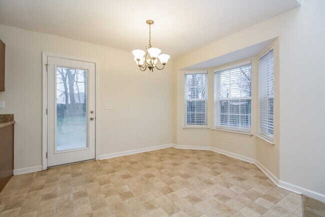 Foto del edificio - 608 Birchbrook Ct