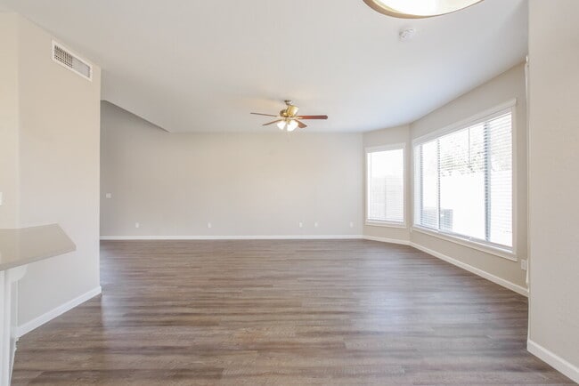 Building Photo - 2221 E Union Hills Dr