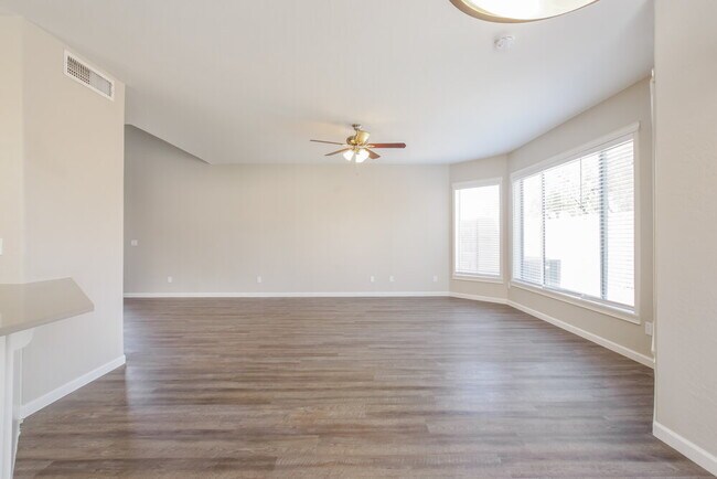 Foto del edificio - 2221 E Union Hills Dr
