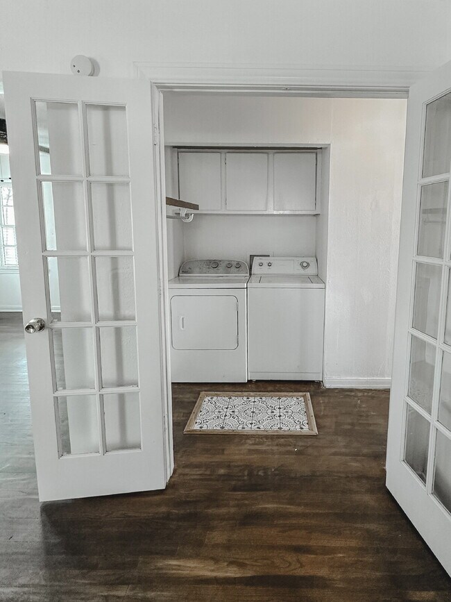 Foto del edificio - Cute 2/2 with lots of character!