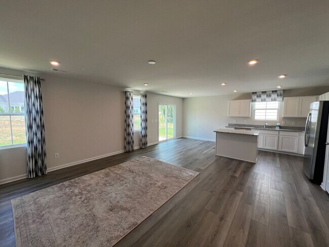 Building Photo - Move in Special: $500 off First Month's Re...